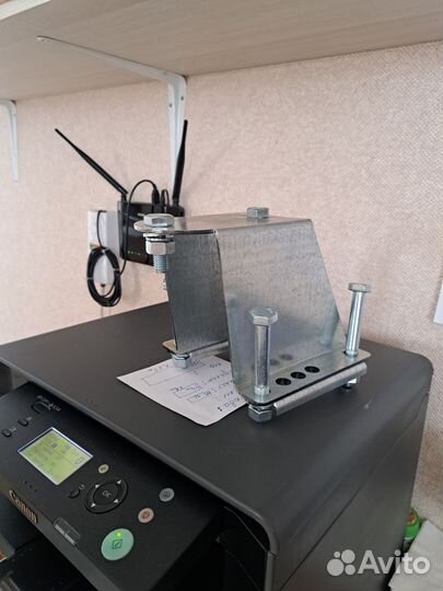 Кронштейн крепления запасного колеса на прицепе