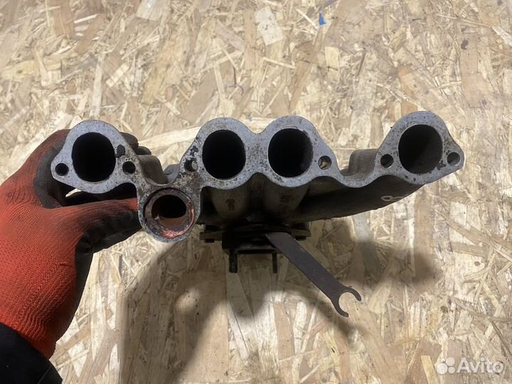 Коллектор впускной VW Passat B3 1.8