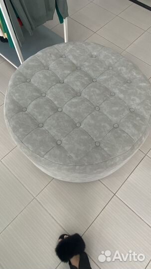 Продам большое зеркало, раздевалку, пуф