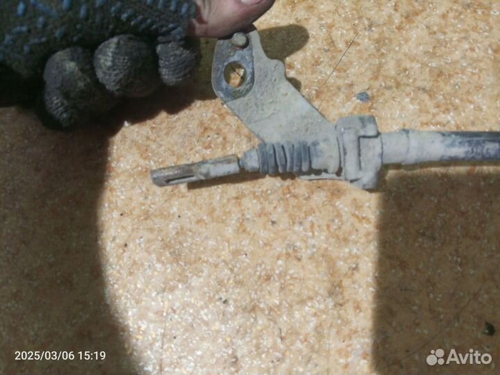 Трос стояночного тормоза Nissan Cefiro A32 VQ20