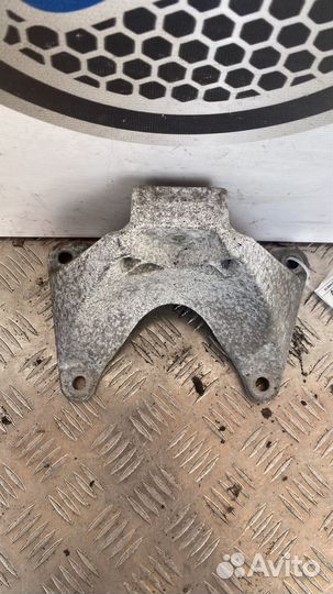 Кронштейн автоматической коробки передач бмв