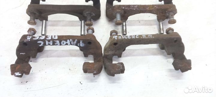 Скоба суппорта передняя Renault Fluence Megane 3