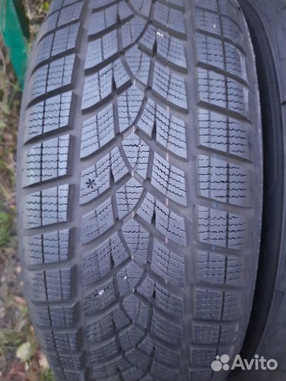 Goodyear UltraGrip Performance+ SUV 215/65 R17