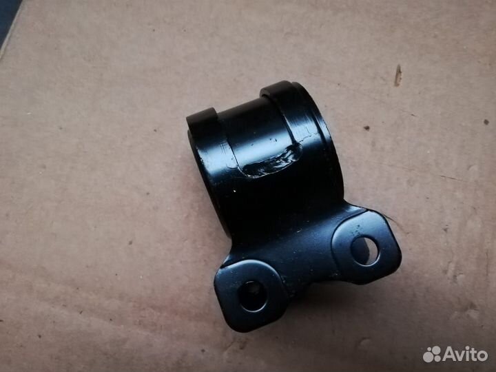 Сайлентблок рычага Mazda 3 с кронштейном