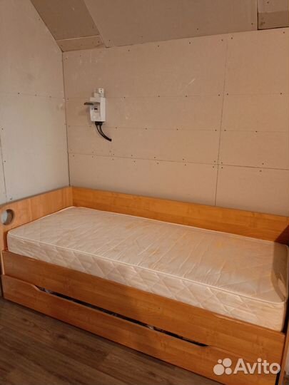 Кровать с новым матрасом