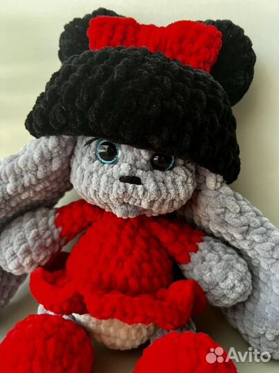 Зайка вязаная плюшевая ручная работа