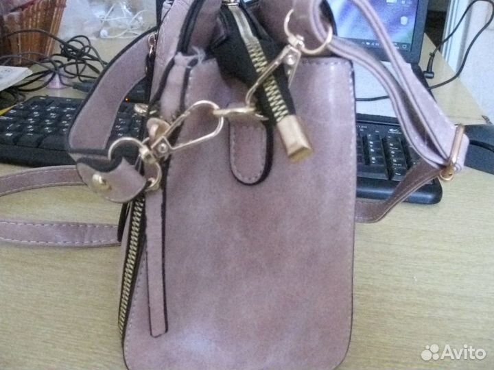 Сумочка под рептилию, новая