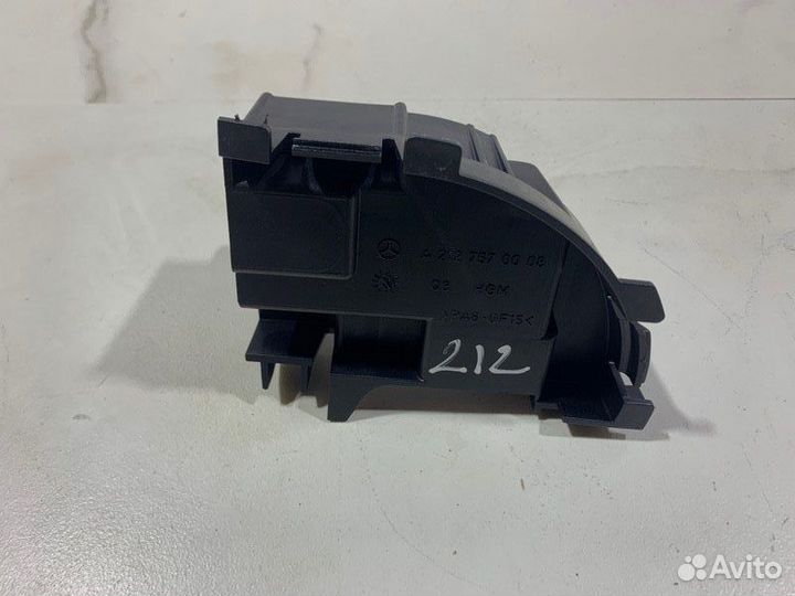 Кожух замка багажника Mercedes W212