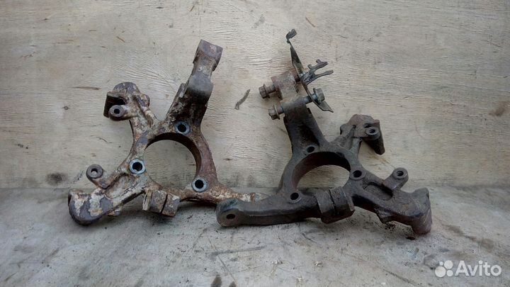 Кулак поворотный на Опель Астра Г Зафира А