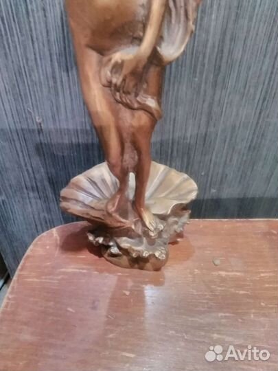 Статуэтка бронзовая,девушка на лилии