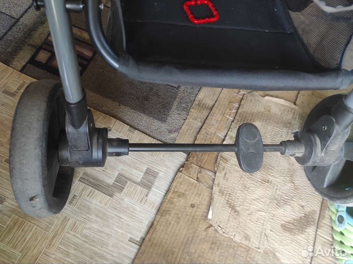 Прогулочная коляска новая