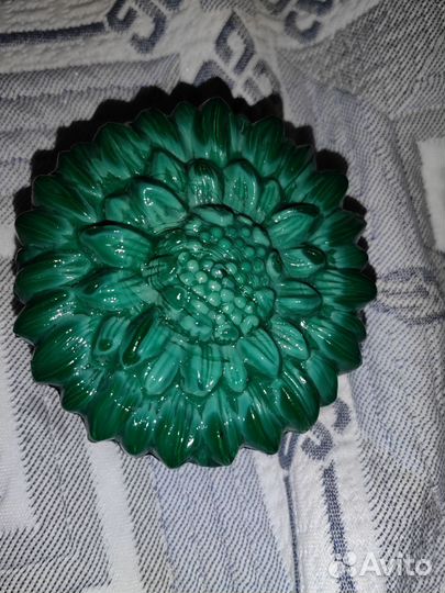 Антикварная шкатулка Хризантема