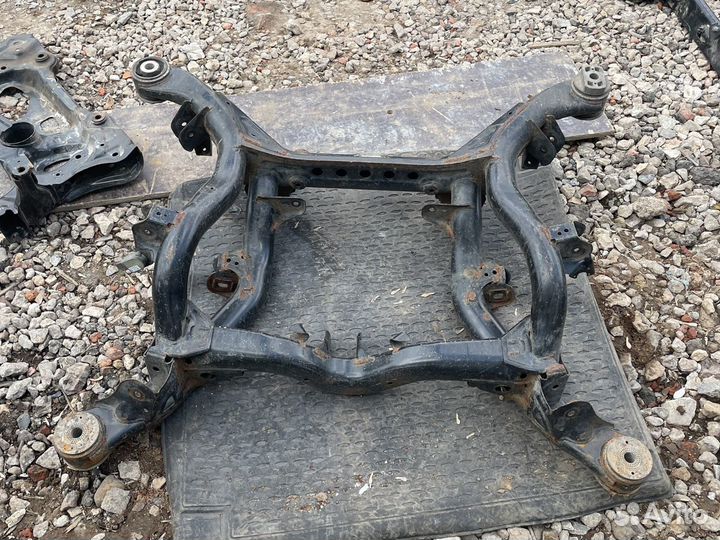 Задняя балка подрамник Ауди Q7