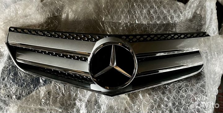 Решетка радиатора Mercedes Benz W207