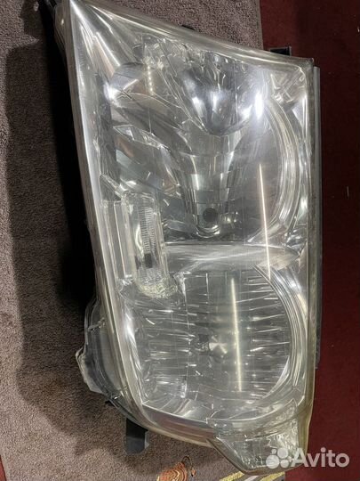 Фара правая lc200