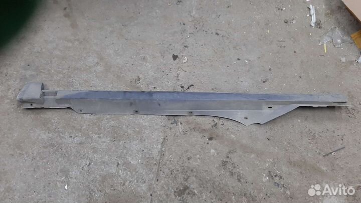 Порог пластиковый левый Passat B5