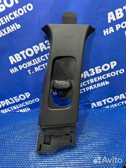 Обшивка средней стойки Ford Explorer внедорожник