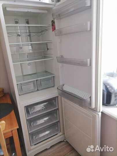 Холодильник бу Hotpoint Ariston