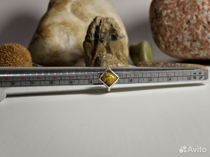 Кольца с янтарем