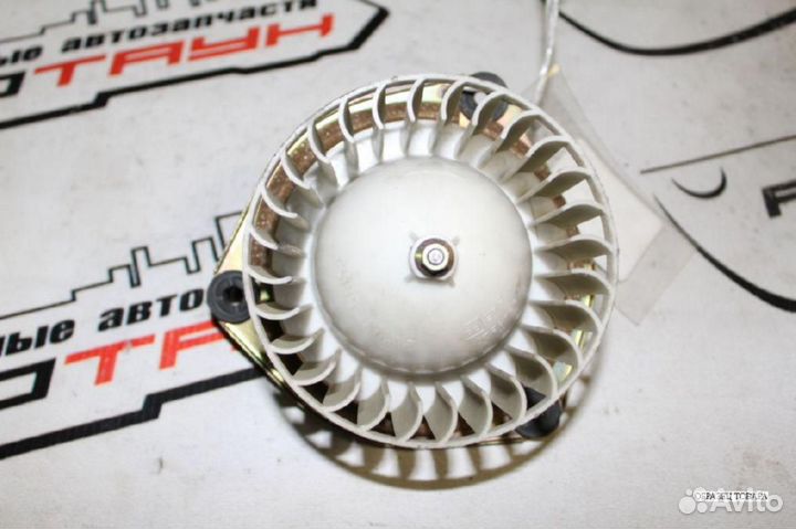 Моторчик печки nissan liberty PM12 PNM12 RM12 RNM1
