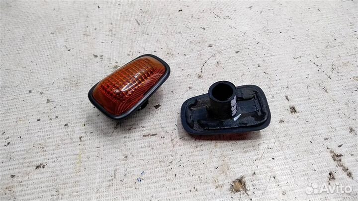 Повторитель на крыло желтый Daewoo Nexia 95-08г