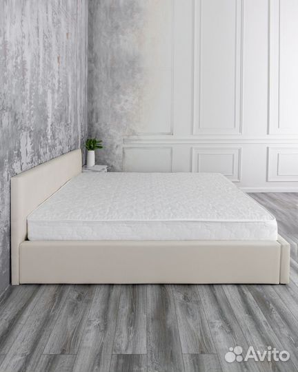 Кровать с матрасом