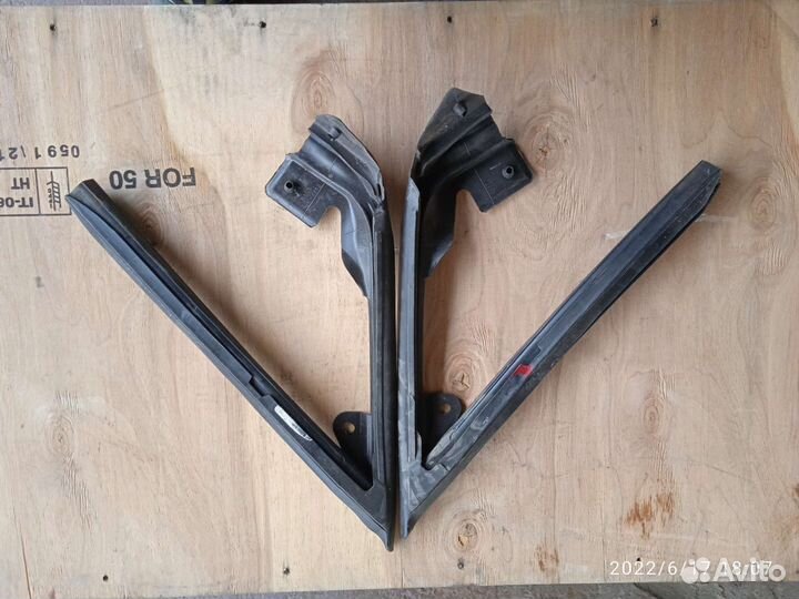 Уплотнитель двери ford Mustang 5