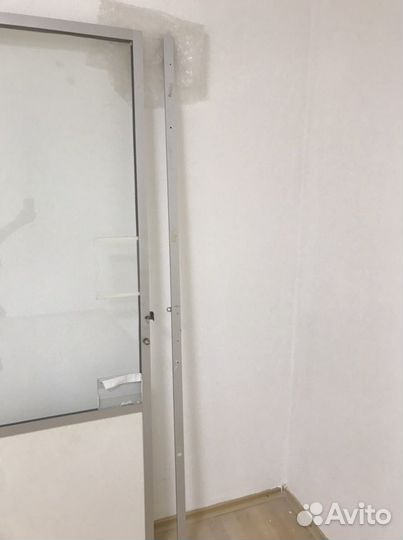 Дверь алюминиевая со стеклом