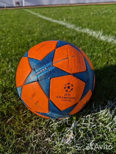 Футбольный мяч adidas лига чемпионов