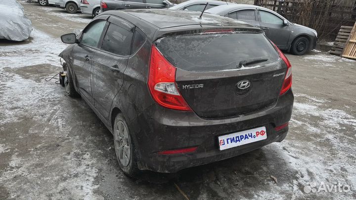 Фонарь задний (стоп сигнал) Hyundai Solaris (RB) 92700-1R200