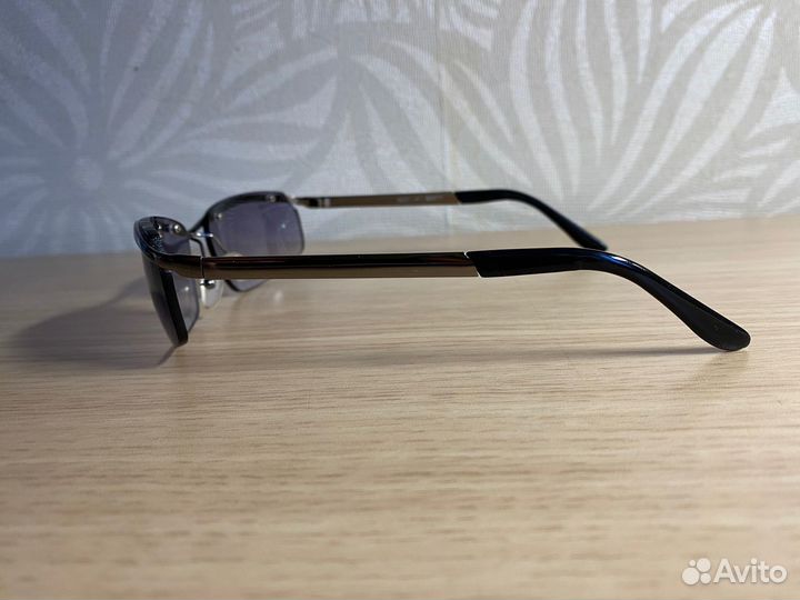 Солнцезащитные очки,футляры, соломенная шляпа