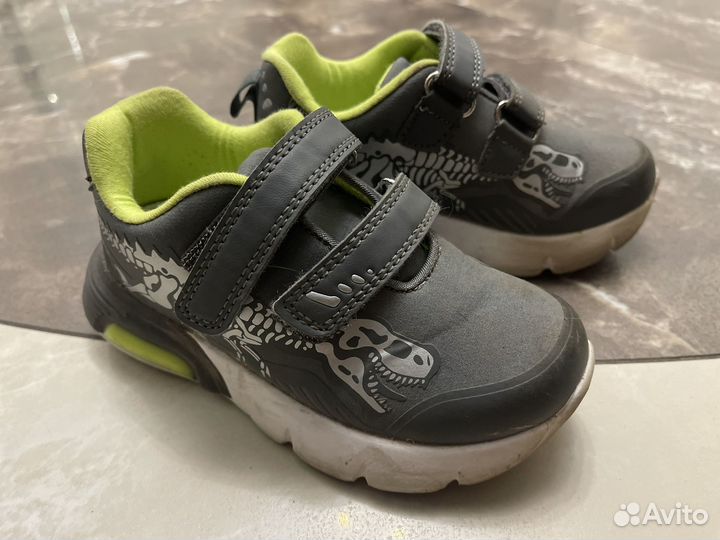 Детские кроссовки