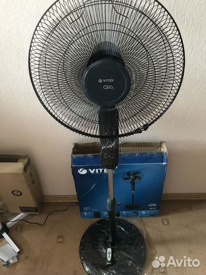 Вентилятор напольный с пультом новый
