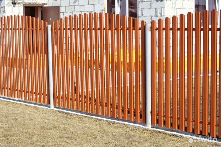 Забор из евроштакетника