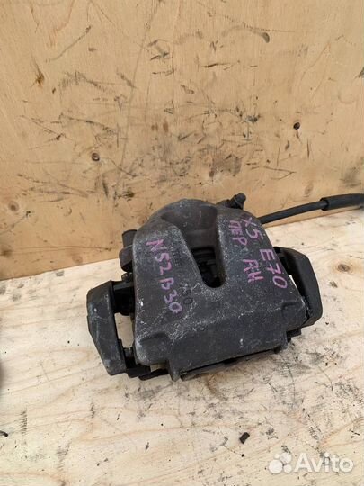 Передний правый тормозной суппорт BMW X5 E70