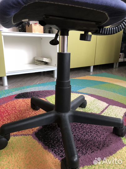 Компьютерное кресло для школьника