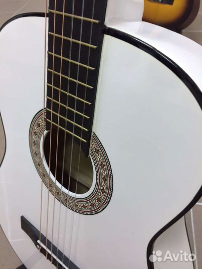 Полноразмерная классическая гитара 4/4