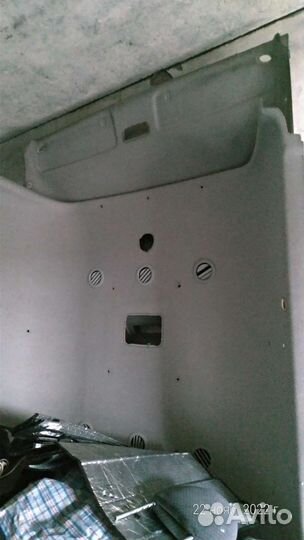 Обшивка потолка Toyota Hiace 2005