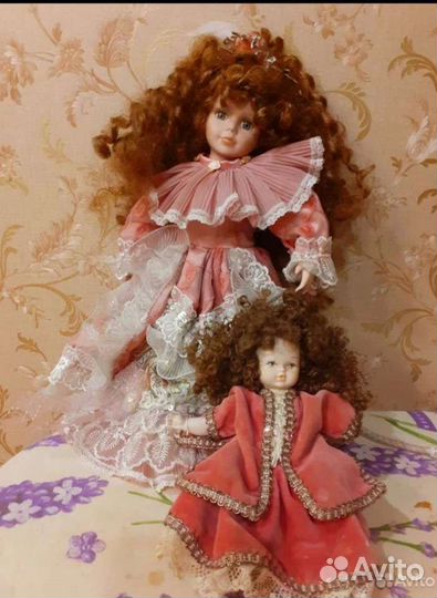 Кукла фарфоровая