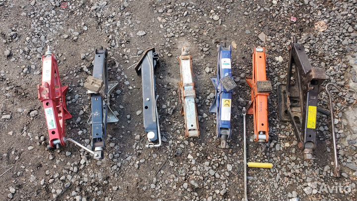 Домкрат механический винтовой