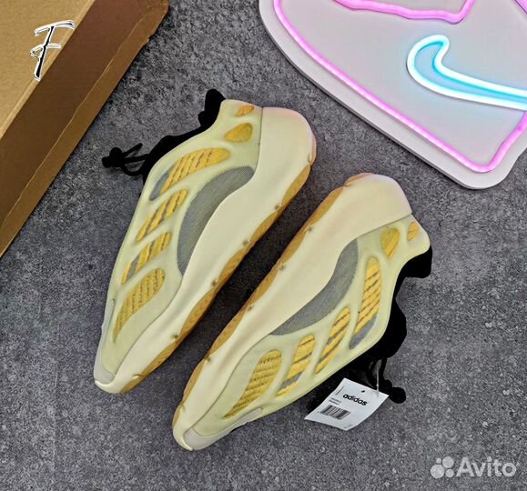 Кроссовки Adidas Yeezy Boost 700 Мужские