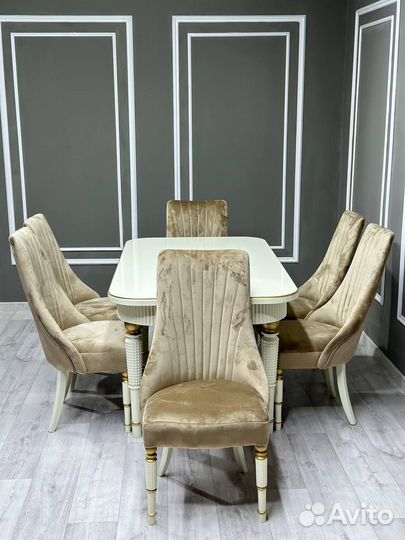 Стол и стулья в гостиную. В наличии