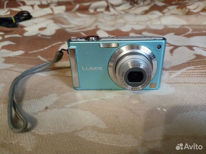 Компактный фотоаппарат