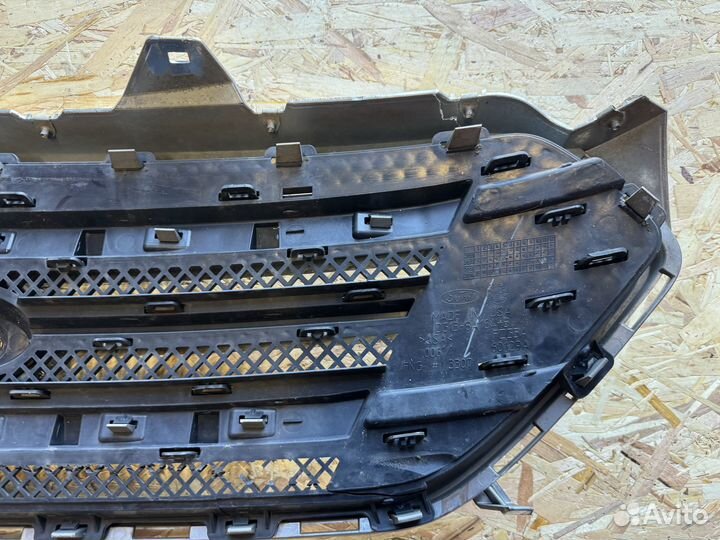 Решетка радиатора Ford Taurus 2013 - 2018 DG138A164B