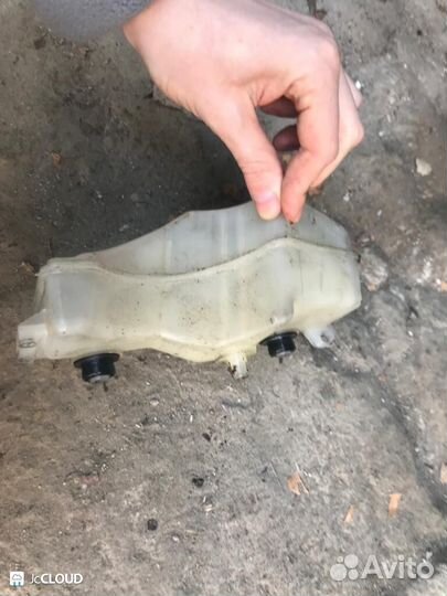 Бачок для тормозной жидкости на toyota brevis JCG1