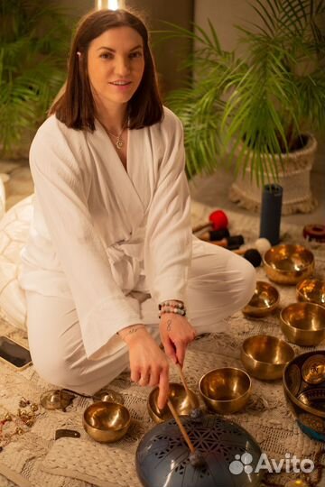 Звукотерапия поющими чашами