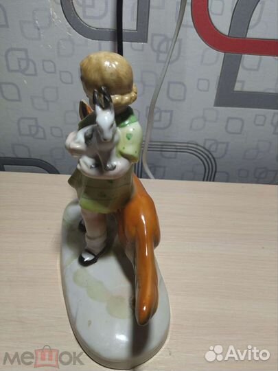 Девочка с зайцем и лисой. Германия