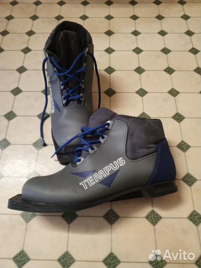 Лыжные ботинки