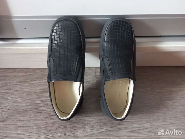 Туфли чёрные мальчику Испания р - р 29