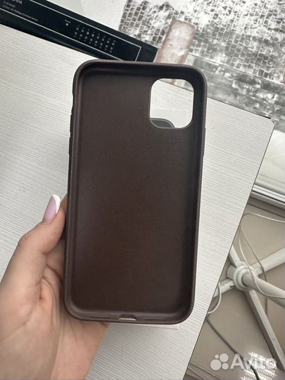 Чехол на iPhone 11 guess